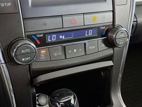 Used 2015 Toyota Camry SE image 23