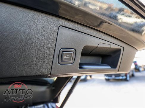 Used 2023 Cadillac XT4 Premium Luxury image 13