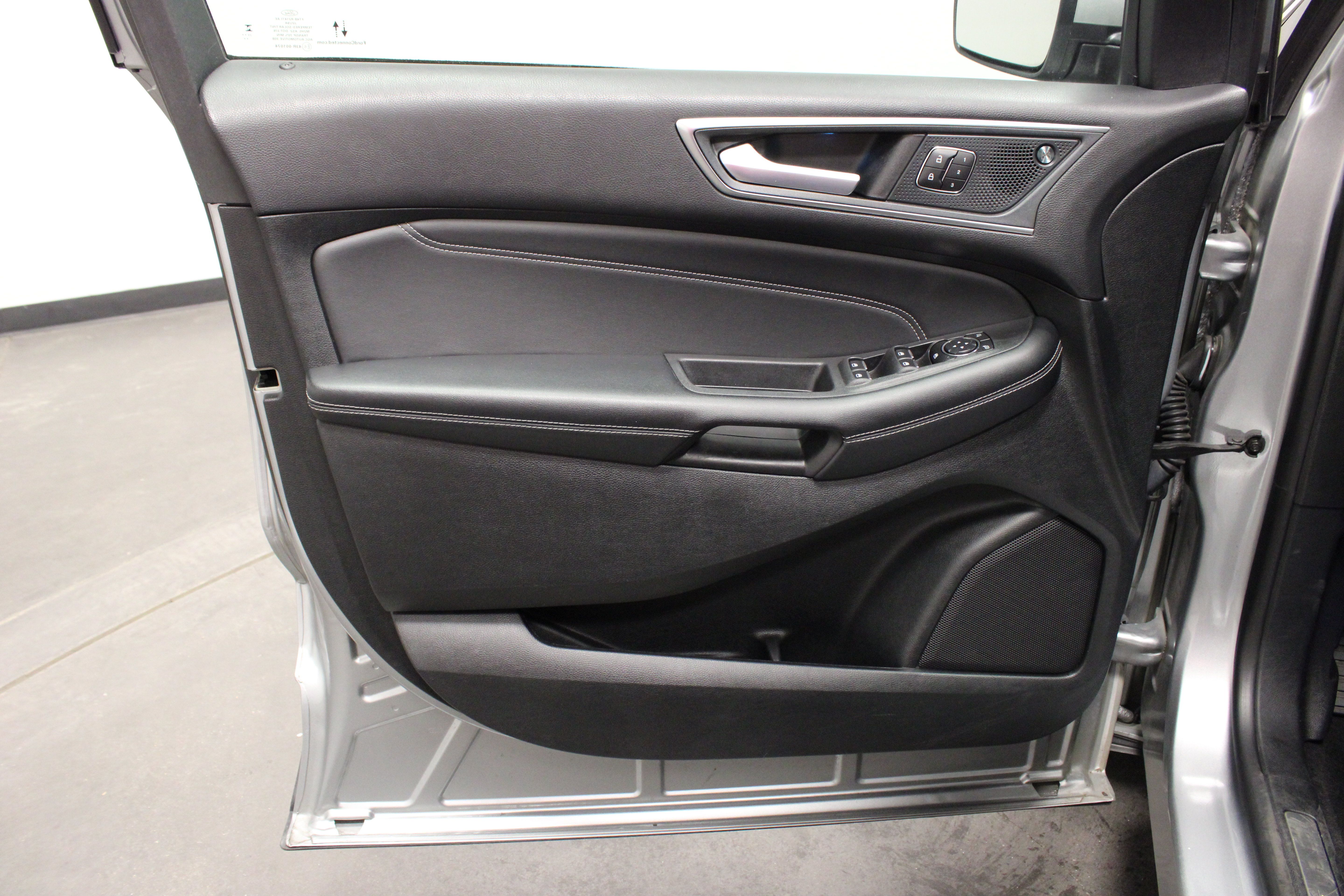 Used 2024 Ford Edge Titanium AWD/4WD image 18