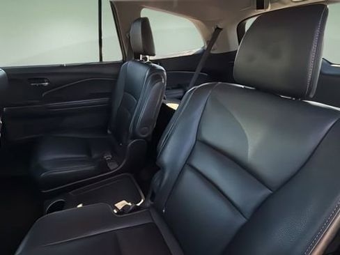Used 2020 Honda Pilot Touring image 19