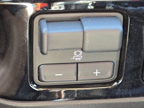 Used 2025 Chevrolet Silverado 1500 LT Trail Boss w/ Convenience Package II AWD/4WD image 13