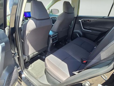 Used 2025 Toyota RAV4 LE AWD/4WD image 25
