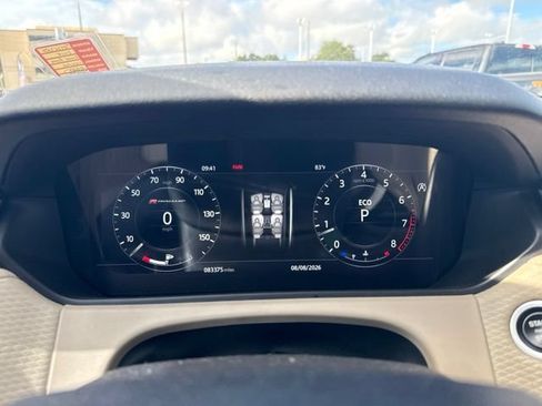 Used 2018 Land Rover Range Rover Velar R-Dynamic SE AWD/4WD image 10