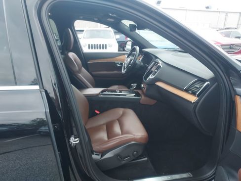 Used 2021 Volvo XC90 T6 Momentum w/ Advanced Package AWD/4WD image 40