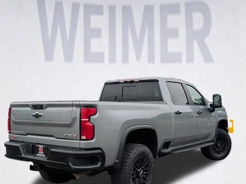 Used 2025 Chevrolet Silverado 2500 ZR2 AWD/4WD image 8