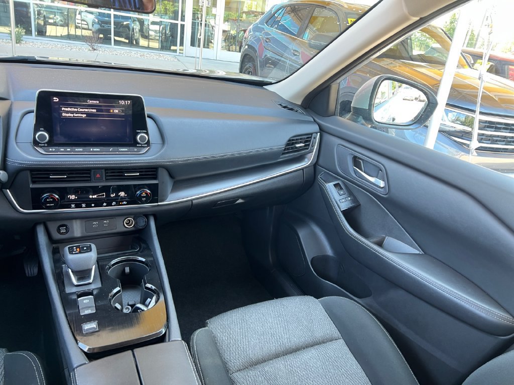 Used 2024 Nissan Rogue SV FWD image 40