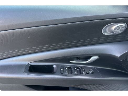 Used 2023 Hyundai Elantra SEL image 13