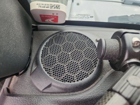 Used 2016 Jeep Wrangler Unlimited Sahara image 28