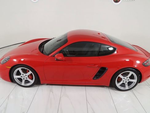 Used 2023 Porsche 718 Cayman S w/ Sport Chrono Package image 38
