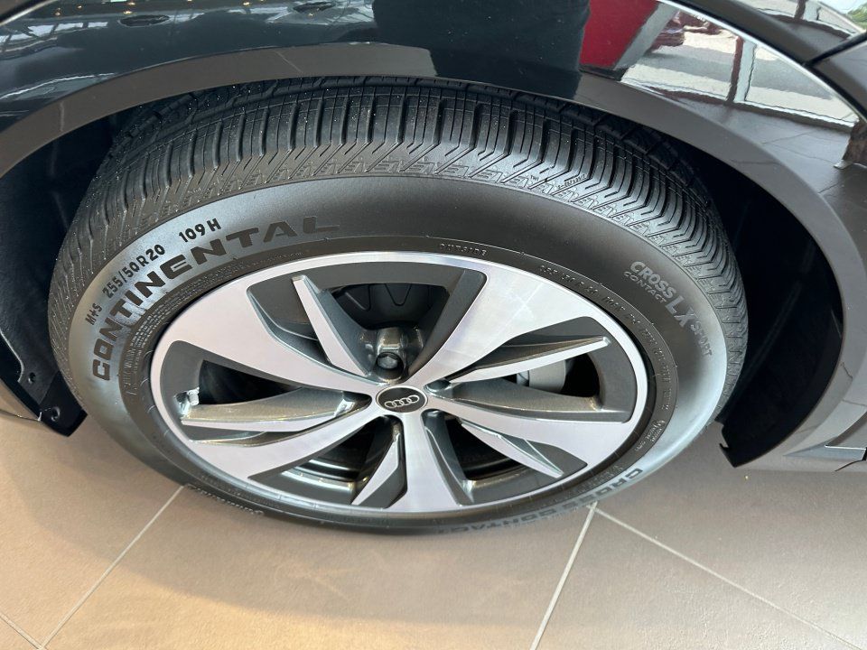 Used 2024 Audi Q8 e-tron Premium Plus AWD/4WD image 27