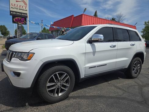 Used 2018 Jeep Grand Cherokee Limited AWD/4WD image 2