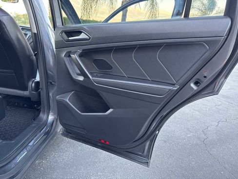 Used 2022 Volkswagen Tiguan SE image 29