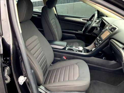 Used 2020 Ford Fusion SE FWD image 9
