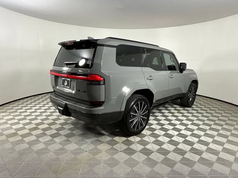 Used 2025 Lexus GX 550 image 4