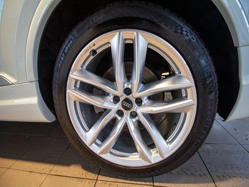 Used 2018 Audi Q7 3.0T Prestige image 26