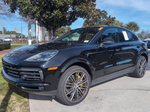 Used 2022 Porsche Cayenne Coupe image 5