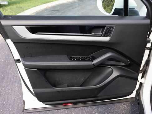 Used 2024 Porsche Cayenne image 17