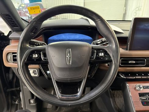 Used 2023 Lincoln Aviator Reserve w/ Equipment Group 201A image 17