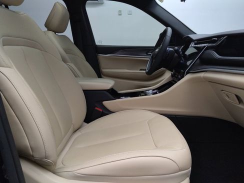 Used 2022 Jeep Grand Cherokee Limited 4xe image 21