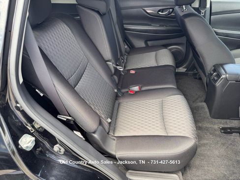 Used 2019 Nissan Rogue SV w/ Premium Package FWD image 17