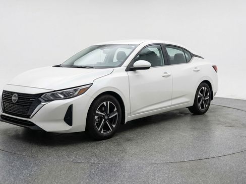 Used 2025 Nissan Sentra SV image 3