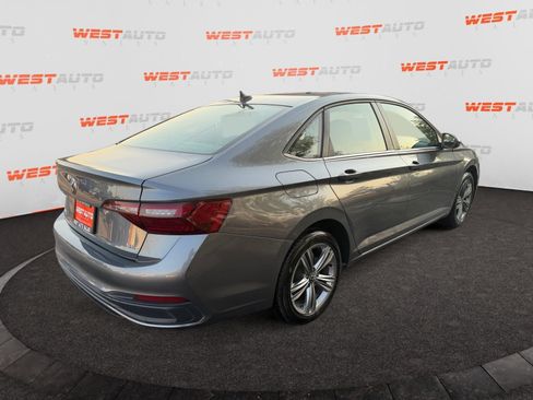 Used 2024 Volkswagen Jetta SE FWD image 5