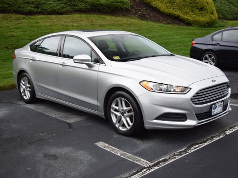 Used 2013 Ford Fusion SE FWD image 1