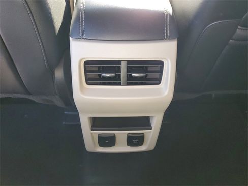 Used 2019 Ford Edge Titanium image 20