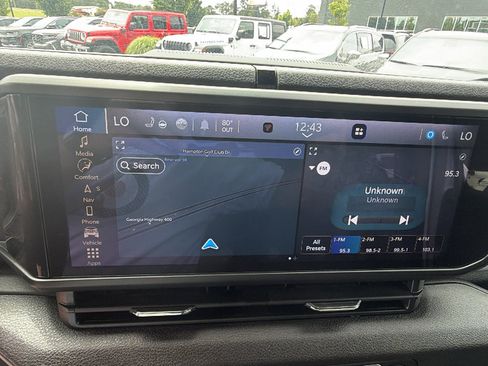 Used 2025 Jeep Gladiator Sport AWD/4WD image 32