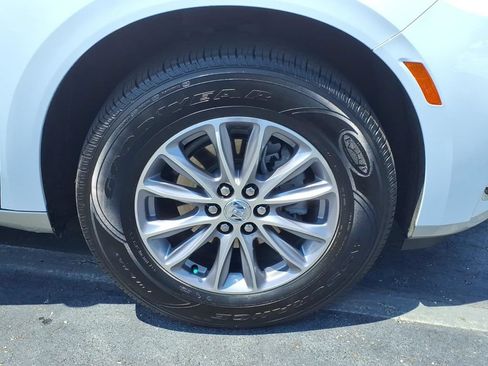 Certified 2024 Buick Enclave Essence FWD image 9