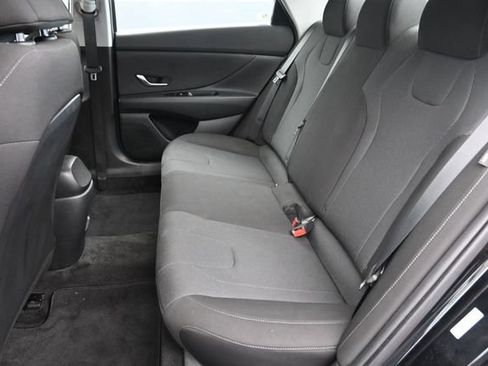 Used 2025 Hyundai Elantra SE FWD image 26