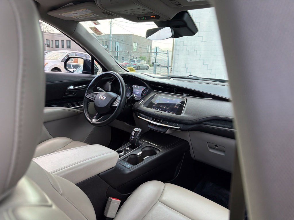 Used 2019 Cadillac XT4 Premium Luxury w/ Technology Package AWD/4WD image 9