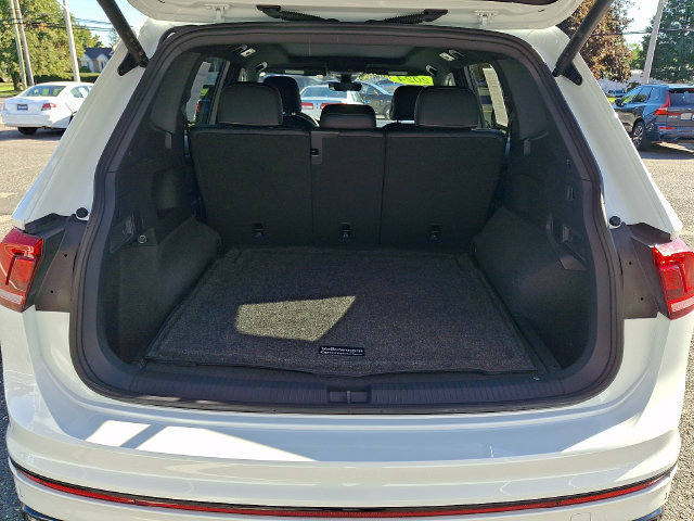 Used 2024 Volkswagen Tiguan SE R-Line AWD/4WD image 29
