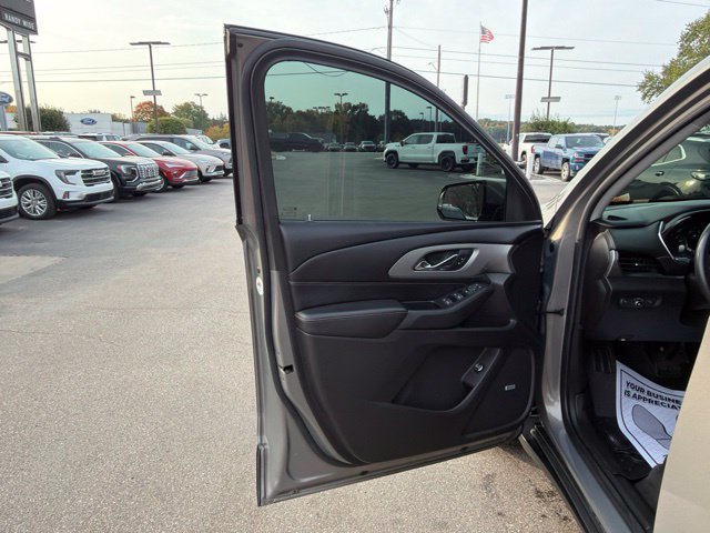 Used 2018 Chevrolet Traverse LT FWD image 12