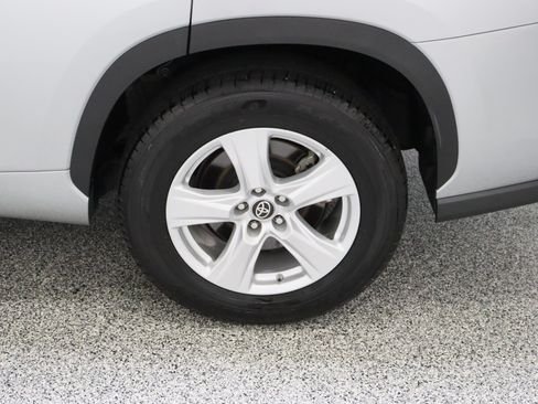 Certified 2025 Toyota Highlander LE FWD image 10