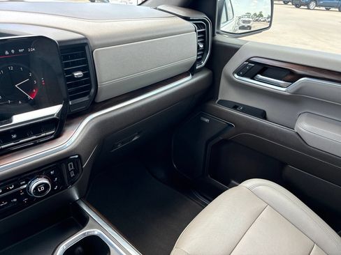 Used 2022 GMC Sierra 1500 SLT w/ SLT Convenience Package RWD image 38