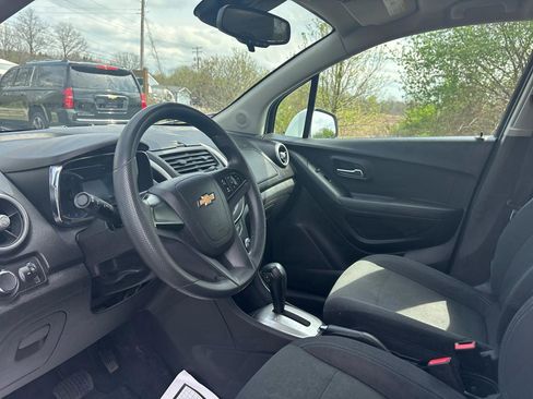 Used 2016 Chevrolet Trax LS FWD image 12