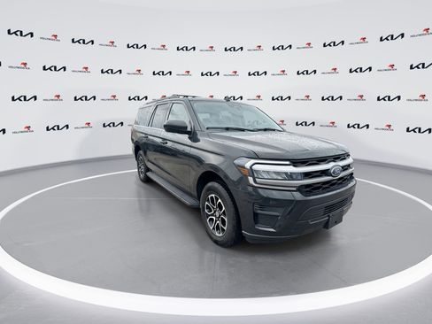 Used 2024 Ford Expedition Max XLT AWD/4WD image 2