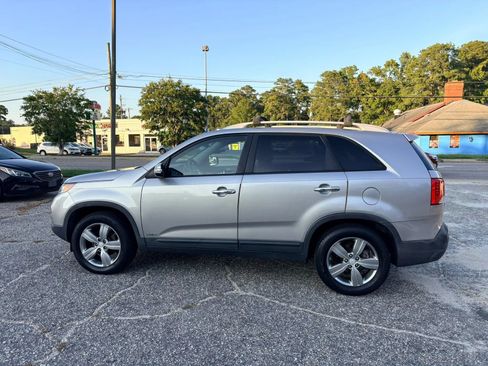 Used 2013 Kia Sorento EX w/ EX V6 Premium Pkg AWD/4WD image 4