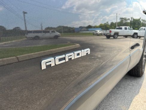 Used 2018 GMC Acadia SLT AWD/4WD image 7