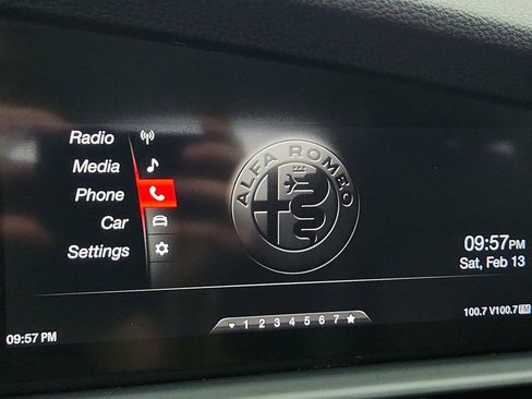 Used 2019 Alfa Romeo Giulia AWD image 16