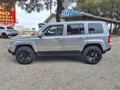 Used 2017 Jeep Patriot Latitude AWD/4WD image 4