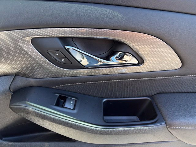 Used 2023 Chevrolet Traverse Premier FWD image 38