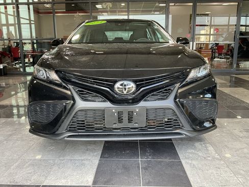Used 2024 Toyota Camry SE image 2