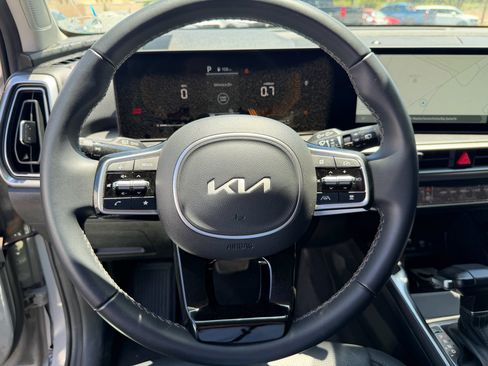 Used 2025 Kia Sorento S AWD/4WD image 7