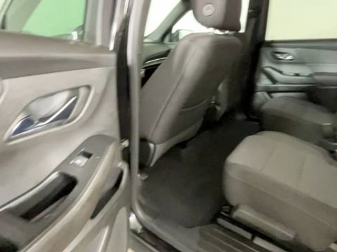 Used 2023 Chevrolet Traverse LT FWD image 16