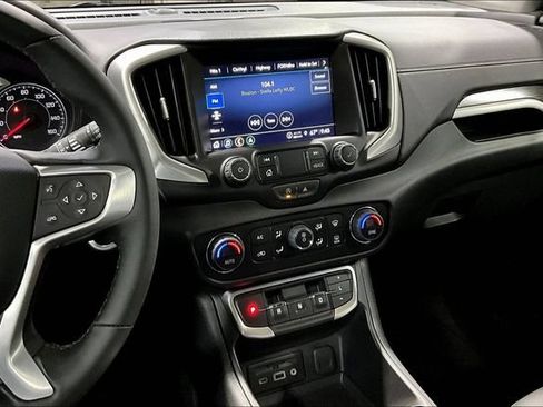 Used 2023 GMC Terrain SLT w/ Infotainment Package II FWD image 9