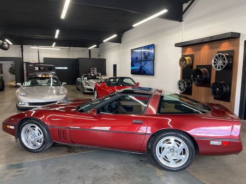 Used 1988 Chevrolet Corvette Coupe RWD image 3