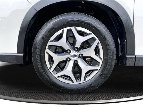 Used 2023 Subaru Forester Premium AWD/4WD image 34