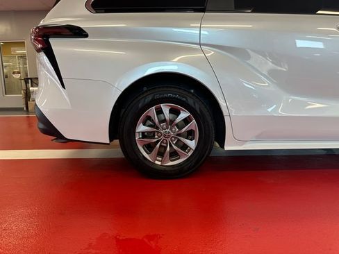 Certified 2025 Toyota Sienna XLE AWD/4WD image 28